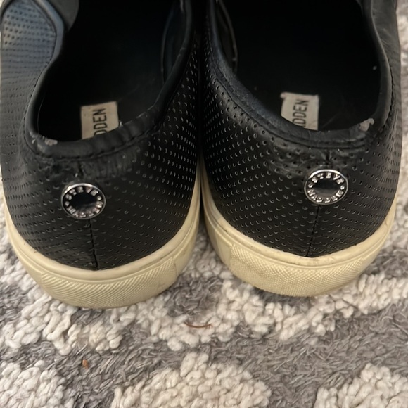 Steve Madden Ezeke perforated leather sneakers, black, size 9, pre-loved! - Picture 3 of 5